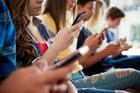 Mobily, škola, žáci, studenti, třída