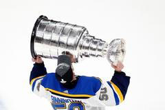 7. finále NHL 2018/19, Boston - St. Louis: Jordan Binnington oslavuje zisk Stanley Cupu.