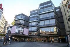 Obchodní dům Kotva, Praha + panorama Prahy z jeho střechy