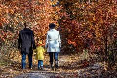 Pár, rodina, les, podzim, ilustrační foto.