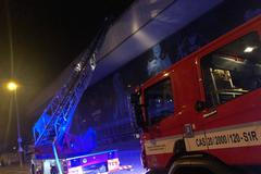 Hasiči zasahovali při požáru kancelářských budov v Praze