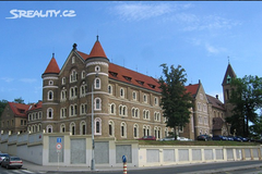 Bývalý klášter České pošty na Smíchově.