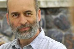 Poetoterapeut: Báseň umí léčit, propojuje racionální a emoční, už setkání lidí pomáhá