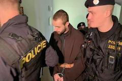 Podezřelí z přepadení benzínky v Nelahozevsi jdou k soudu