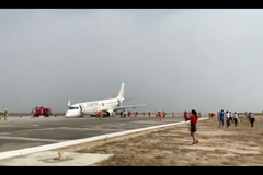 Barmský pilot bezpečně přistál s letadlem bez podvozku na "nose"