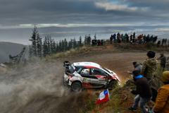 Ott Tänak v Toyotě na trati Chilské rallye