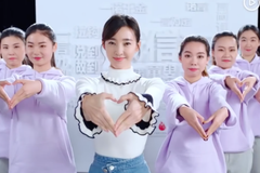 Buďte slušní jako my. Video přemlouvá mladé Číňany, aby si oblíbili kreditový systém