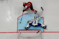 Kevin Fiala střílí jednu z devíti branek do sítě Itálie