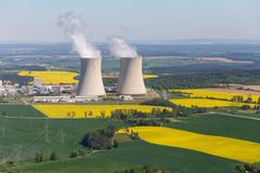 Řepkoland - letecké pohledy na žlutá řepková pole, zabírající více než desetinu půdy