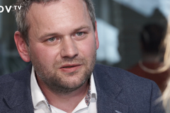 Stáří nemá hodnotu, přestaly fungovat rodiny, o naše rodiče se starají cizí lidé, říká Hrabě