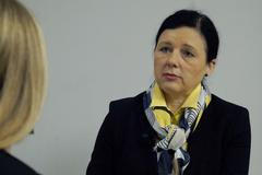 Horší jídlo pro východní Evropu? Zlepšuje se to, chci zavést sankce, říká Jourová