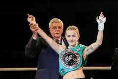 Fabiana Bytyqi v boji o stříbrný pás WBC