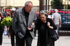 Pohřeb Vladimíra Dlouhého - Jiřina Jirásková s doprovodem