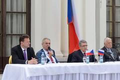 Zeman na ruské ambasádě: Obětí islámského terorismu může být stejný počet jako u toho nacistického