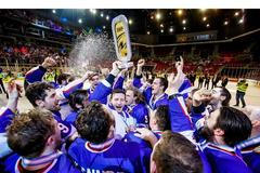 Hokejisté Velké Británie slaví postup mezi elitu (2018).