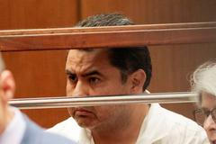 Světlo světa, mexická církev, jejíž vůdce byl v USA zatčen a obviněn z obchodování s lidmi, znásilnění nezletilých a dalších kriminálních činů