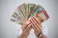 Ilustrační foto, peníze, hotovost, bankovky, Euro, Dolar, Česká koruna, Kč, směna