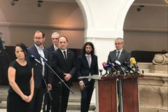Opoziční poslanci oznamují podání stížnosti Ústavnímu soudu v Brně