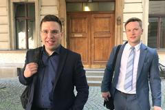 Zástupci Rekonstrukce státu odcházejí z jednání s premiérem Andrejem Babišem a ministryní spravedlnosti Marií Benešovou 4. června 2019