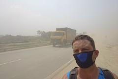 Poláček běží přes Bangladéš: Je to národ čumilů, líbal jsem krávu a skoro jsem zemřel