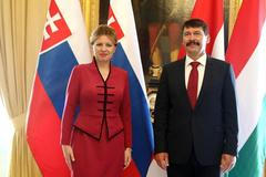 Slovenská prezidentka Zuzana Čaputová a její maďarský protějšek János Áder
