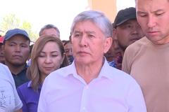 Kdo může za smrt policisty při neúspěšném zatčení? Zbraň jsem držel já, tvrdí kyrgyzský exprezident