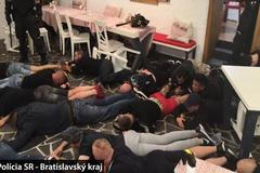 Fotbaloví chuligáni zpacifikovaní v Bratislavě slovenskou policií