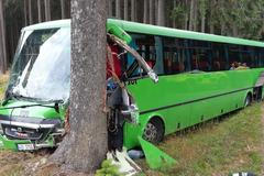 Nehoda autobusu mezi Žďárem nad Sázavou a obcí Jámy.