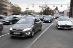 Ilustrační foto - doprava, jízda autem, auto, magistrála, zácpa