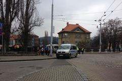Dopravní nehoda tří aut včetně vozidla policie v Ústí nad Labem 7. 2. 2016