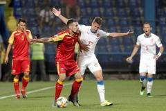 Marko Vešovič a Lukáš Masopust v zápase kvalifikace ME 2020 Černá Hora - Česko.