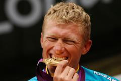 Zlatý olympijský kazašský silniční cyklista Alexandr Vinokurov na OH 2012 v Londýně.