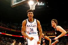 Janis Adetokunbo na mistrovství světa v řeckém dresu