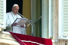 Migranti jsou v prvé řadě lidské bytosti, řekl papež František během mše za migranty