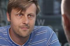 Příjmení bez -ová? Věta “Hrdý přihrála Straka” by asi způsobila potíže, říká Prošek