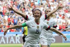 Finále ženského MS ve fotbalu 2019, USA - Nizozemsko: Megan Rapinoeová oslavuje gól USA.