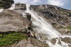 Průstup vodopádem Vinnufossen