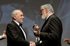 Kameraman Vladimír Smutný a prezident Mezinárodního filmového festivalu v Karlových Varech Jiří Bartoška