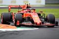 Charles Leclerc ve Ferrari při kvalifikaci na VC Itálie formule 1 2019