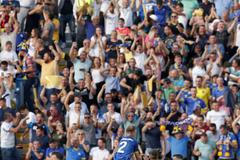 Fotbalisté Kosova slaví gól v zápase kvalifikace ME 2020 Kosovo - Česko.