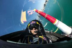 Martin Šonka v závodě Red Bull Air Race v Abú Zábí 2019