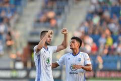 Nikolaj Komličenko a Marco Túlio v zápase Mladé Boleslavi s Ordabasy v předkole EL 2019