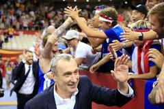 basketbal, MS 2019, Česko - Turecko, trenér Ronen Ginzburg slaví s fanoušky vítězství a postup