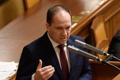 Předseda KDU-ČSL Marek Výborný u řečnického pultu v Poslanecké sněmovně