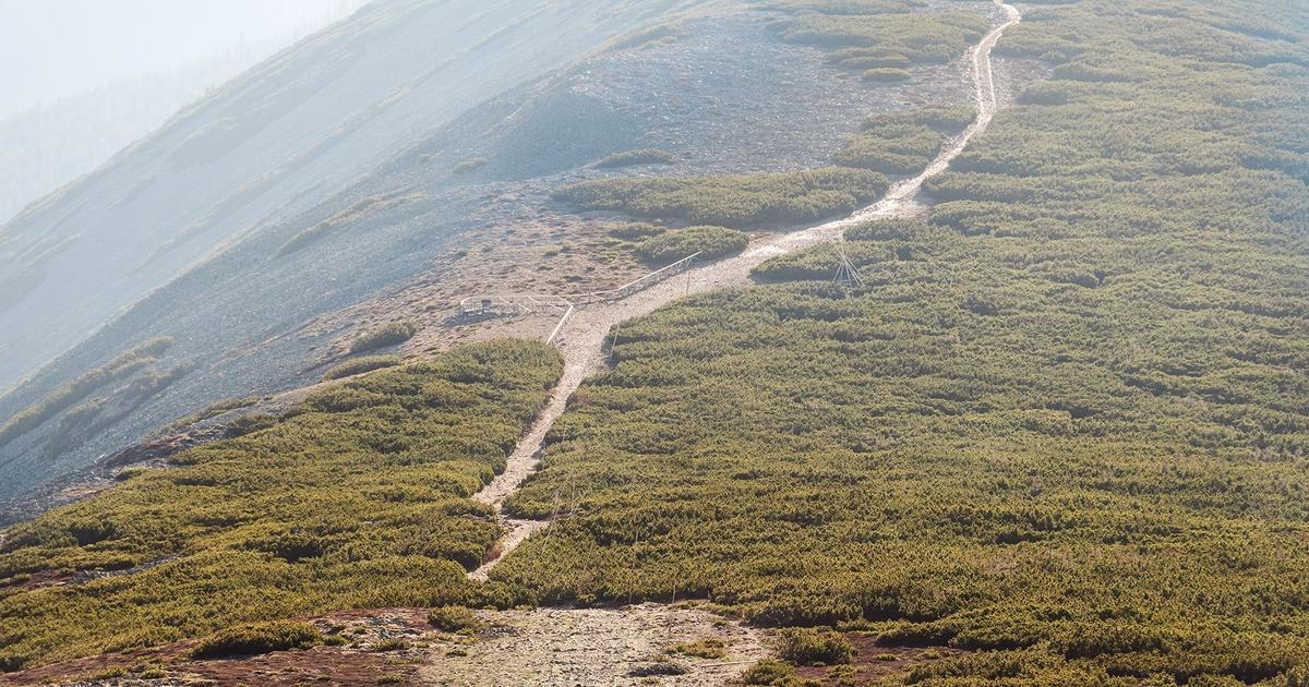 Padající kámen v Krkonoších zranil turistu, vrtulník ho přepravil do nemocnice