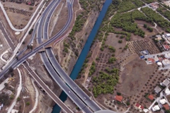 Krásy řeckého pobřeží z výšky: Přes Korintský průplav až na hornatou Krétu