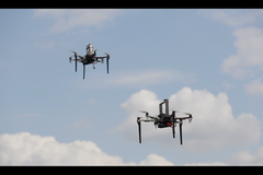 Droní roj. Vědci ČVUT přestavili letouny ideální na nepřístupná místa