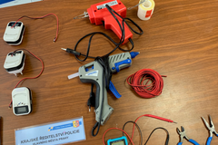 Nářadí na instalaci skimmovací technologie.