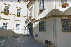 Radnice městské části Brno-střed, kde má trvalý pobyt každý obyvatel ČR, který se v zemi nenarodil a nemá hlášený trvalý pobyt jinde v republice.