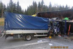 Nehoda dvou nákladních aut na dálnici D1 u Velké Bíteše.